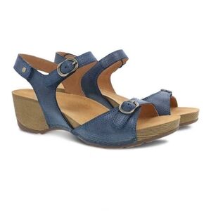 NWOT Dansko Tricia Blue Miller Burnished Leather Strap Contoured Wedge Sandals
